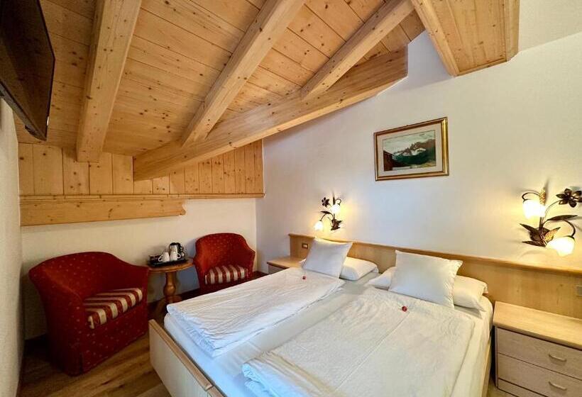 Standard Szoba Erkéllyel, B&b Cèsa Planber Mountain View Ski In Ski Out
