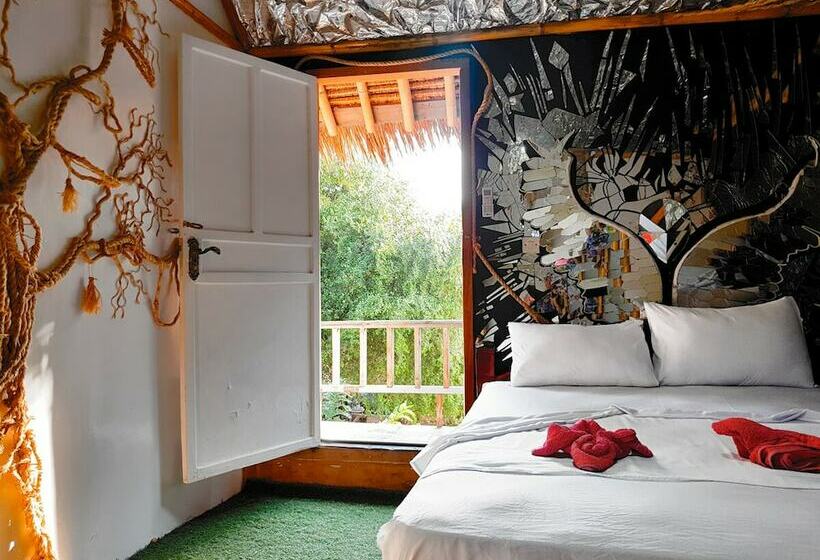 Номер Стандарт, The Rabbit Tree Hostel