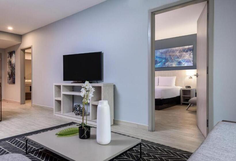 سوئیت با تخت بزرگ, Hyatt Place San Pedro