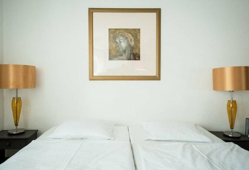 Quarto Triplo Estandar Banheiro Compartilhado, Charles Bridge Hostel & Apartments