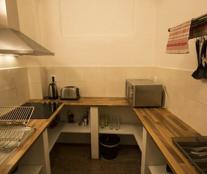 Quarto Triplo Estandar Banheiro Compartilhado, Charles Bridge Hostel & Apartments