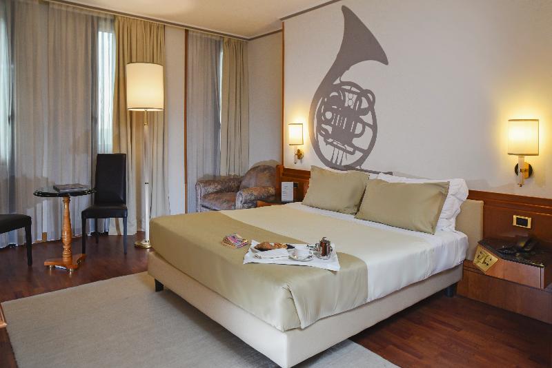 Номер Deluxe, Le Meridien Petaling Jaya