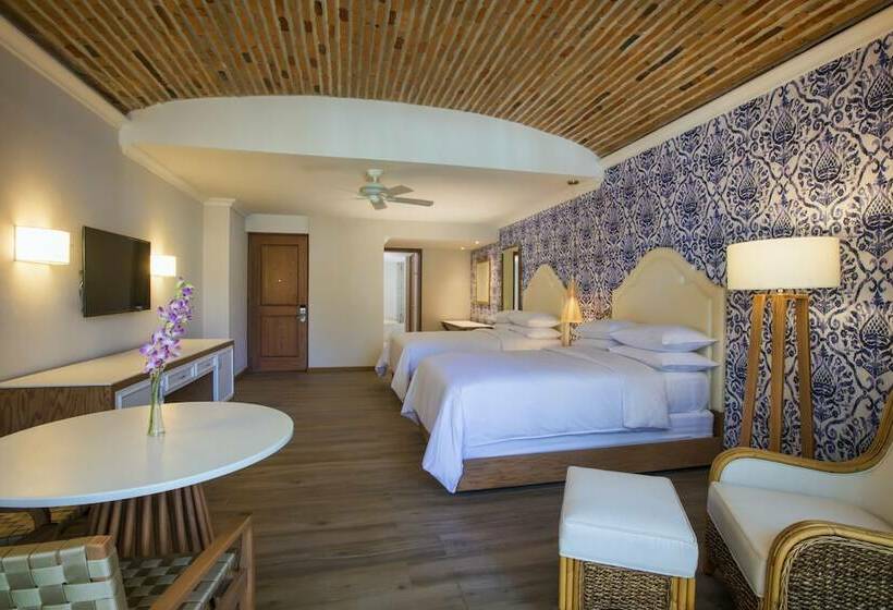 נוף לבריכה, The Hacienda At Krystal Grand Puerto Vallarta