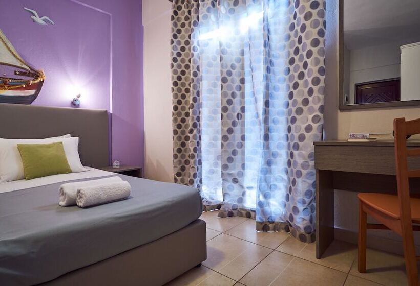 اتاق استاندارد سه نفره, Elena S Studios