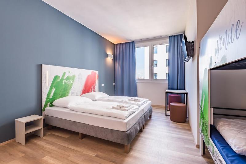 Четырехместный Номер Стандарт, a&o Hostel Venezia Mestre