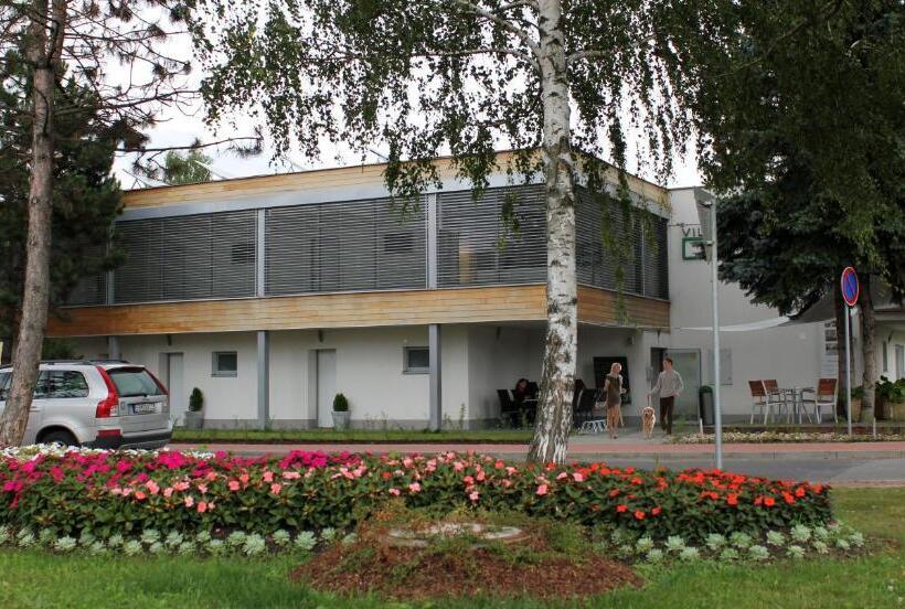 Апартаменты 1 Спальня, Villa Green