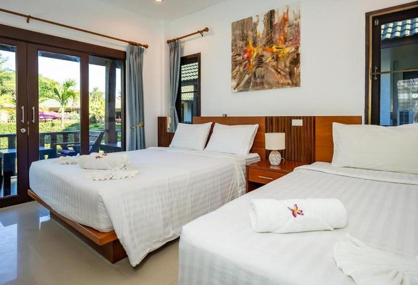 Семейное Бунгало, Phatcharee Resort