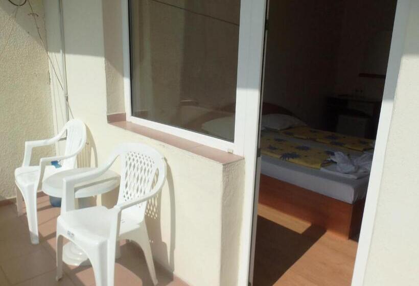 غرفة قياسية مزوَّدة بشُرفة, Arkadia Guest House