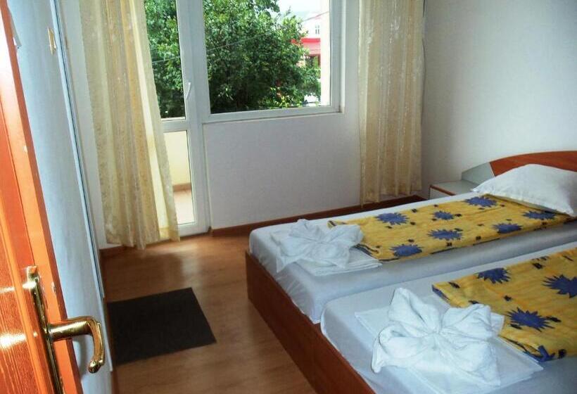 غرفة قياسية مزوَّدة بشُرفة, Arkadia Guest House