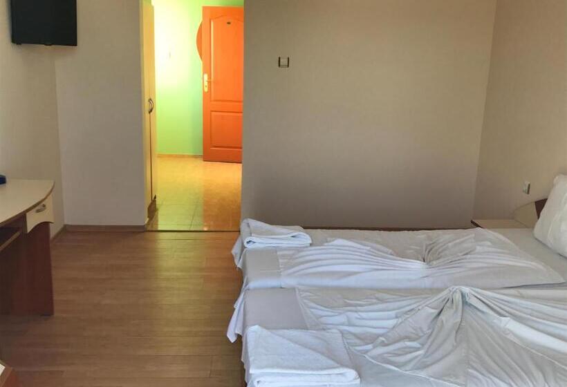 غرفة عائلية مطلّة علي البحر, Arkadia Guest House
