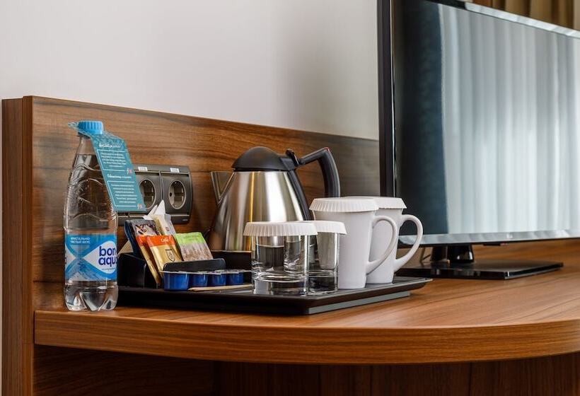اتاق لوکس با چشم‌انداز دریا, Hilton Garden Inn Novorossiysk