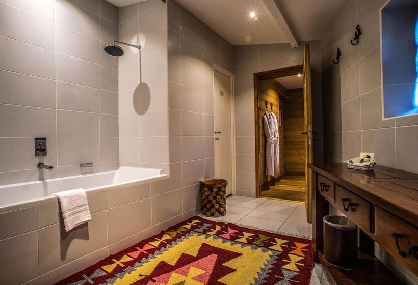 سوییت لوکس, Hôtel Courcheneige