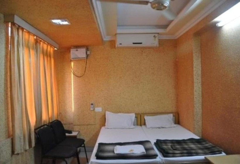 Номер Deluxe, Rajdhani Plaza