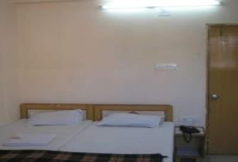 Номер Deluxe, Rajdhani Plaza