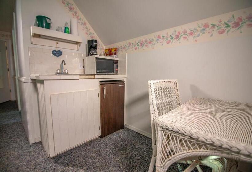 디럭스 스위트, Ridges Inn & Suites