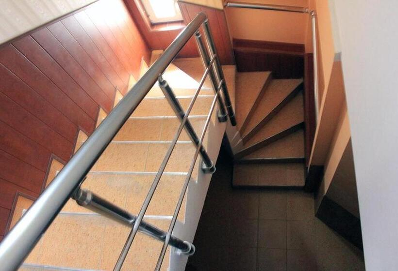 标准三人间共用浴室, Osogovo Rooms