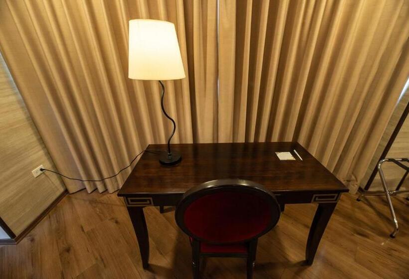 Люкс Кровать Кинг, Quindeloma Art Hotel And Gallery