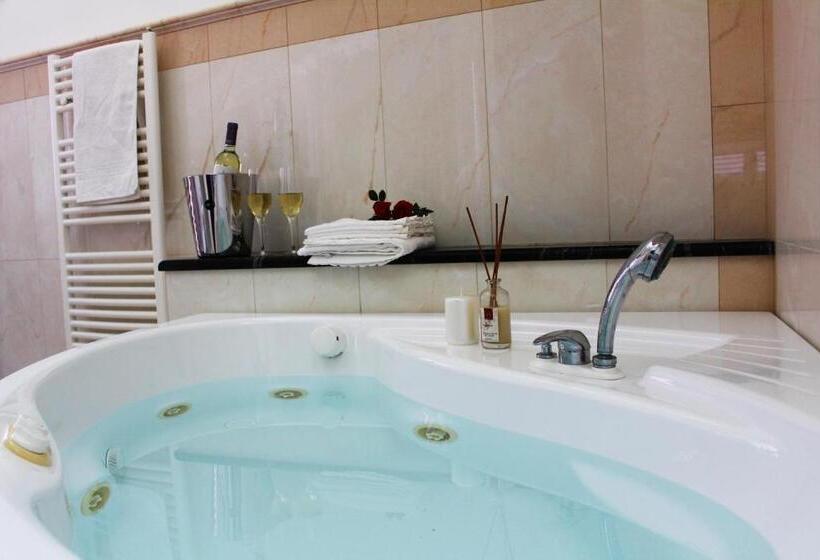 Номер Deluxe с Гидромассажем, Villa Orchidea