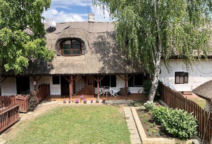 Семейный Номер Вид на Сад, The Houses Of History  Anno 1830