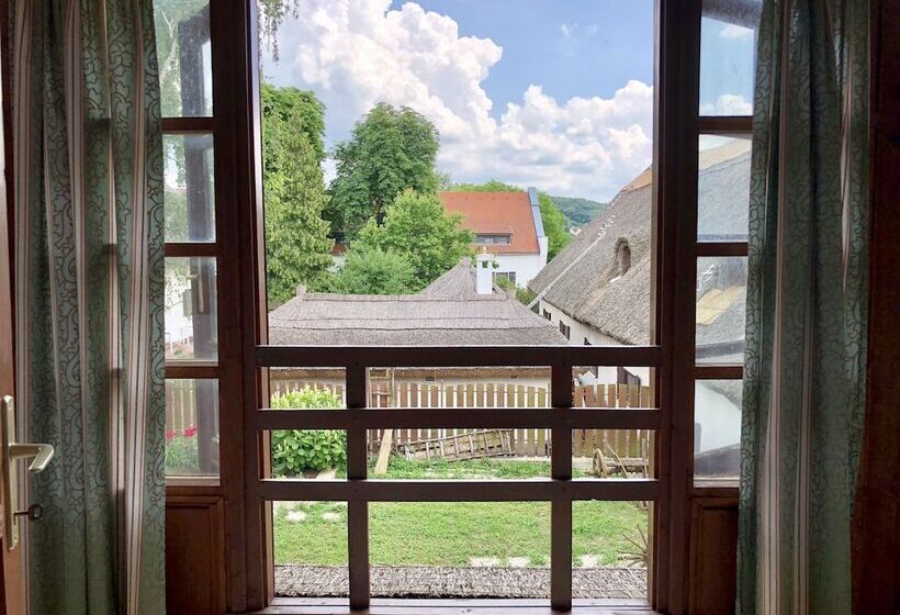 Номер Стандарт Двуспальная Кровать, The Houses Of History  Anno 1830