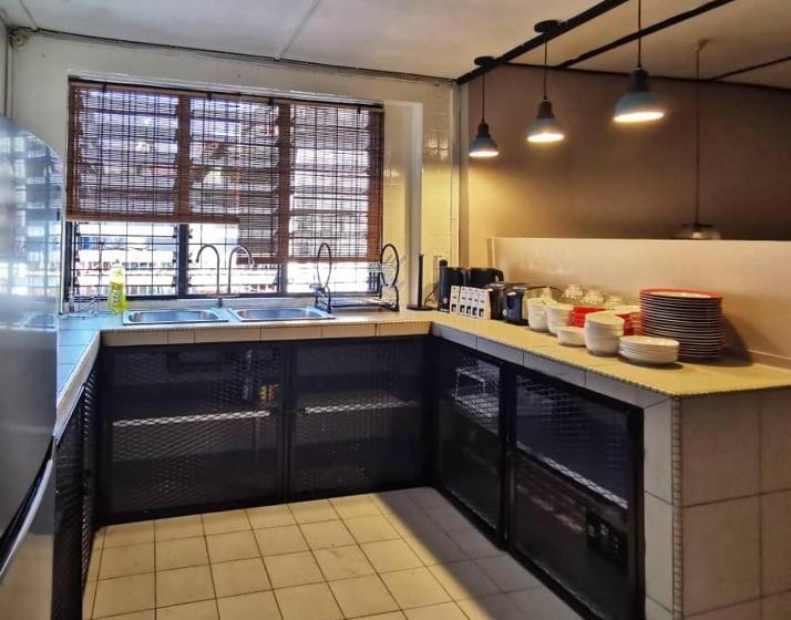 חדר אקונומי, Treehouse Hostel
