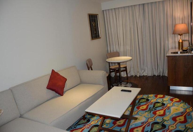 سوییت اجرایی, Dgates