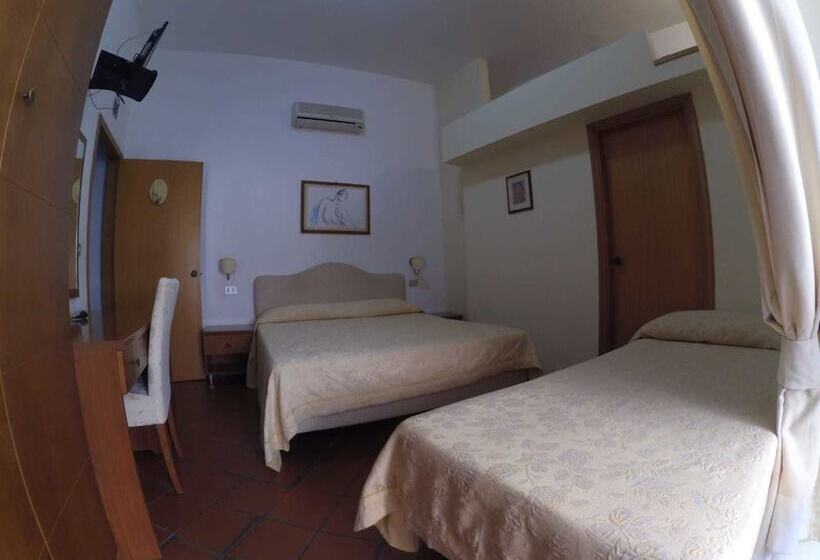 اتاق استاندارد سه نفره, Caterina House Nel Borgo Piú Bello D Italia