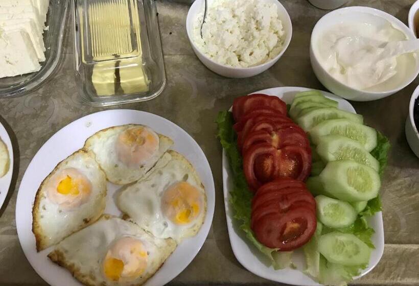 חדר סטנדרט לארבעה, Royal House
