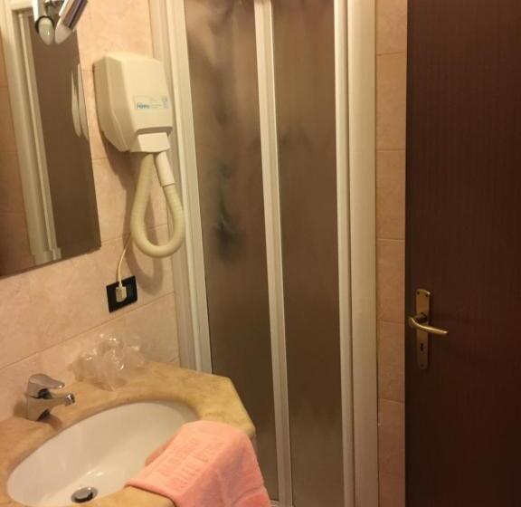 Четырехместный Номер Стандарт, Albergo Valle D Oro
