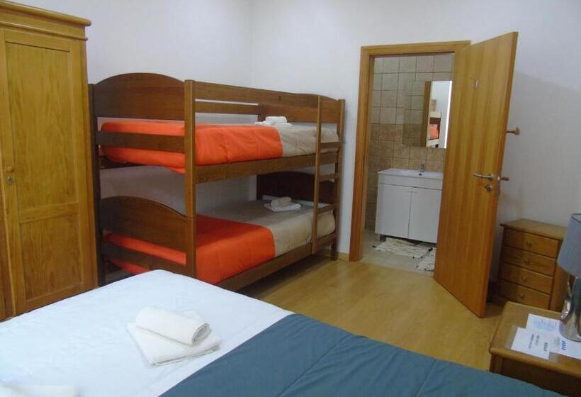 이코노미 트리플 룸, Marficas Hostel