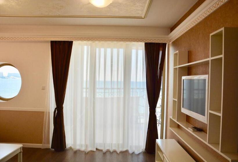 شقة غرفتين, Golden Rainbow Beach
