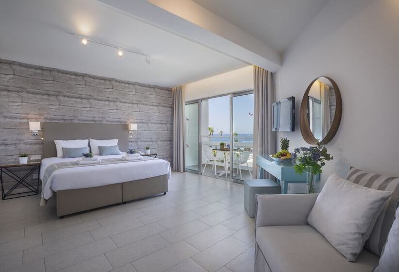 Номер Superior Вид на Море, Leonardo Plaza Cypria Maris Beach Hotel & Spa