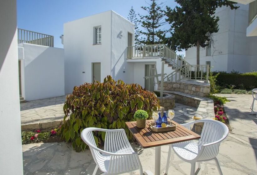 Бунгало Стандарт Вид на Сад, Leonardo Plaza Cypria Maris Beach Hotel & Spa