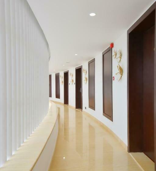 اتاق استاندارد با چشمانداز استخر, Park Regis Goa