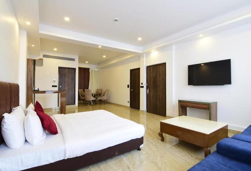 استودیو خانوادگی, Park Regis Goa