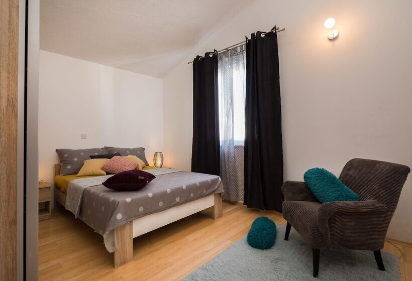 클래식 룸 더블 침대, Hostel šakić