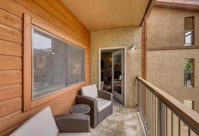 Дом 2 Спальни, Mountainwood 303