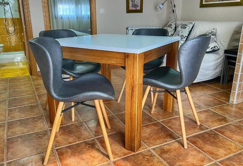 إستديو عائلى, Hostal La Colmena