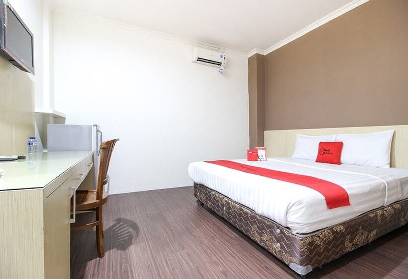 Номер Стандарт, Reddoorz Near Stadion Manahan Solo