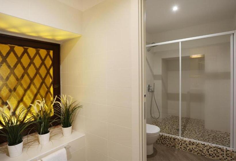 اتاق استاندارد چهارنفره با بالکن, Le Suites Del Duomo House