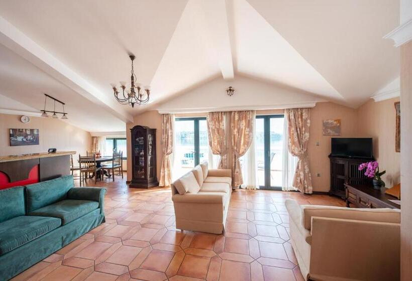 1 Bedroom Penthouse Apartment, Aparthotel Villa Lav