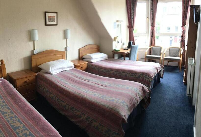 اتاق استاندارد سه نفره, Arkaig Guest House