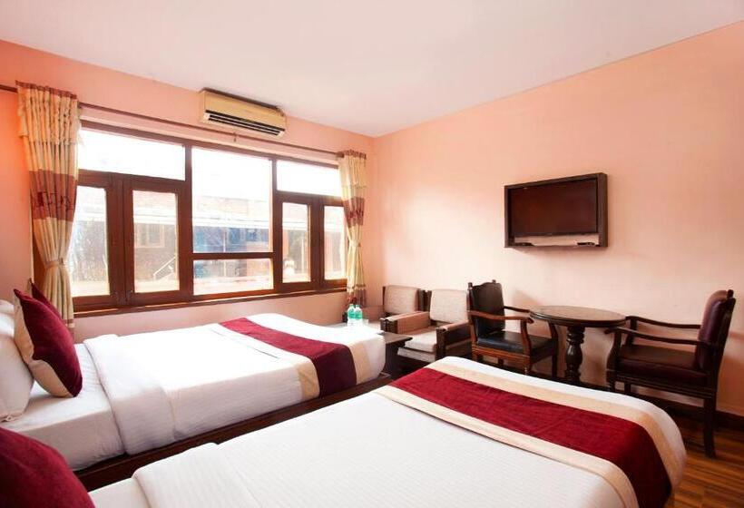 اتاق لوکس سه تخته, Holiday Taj  Ltd