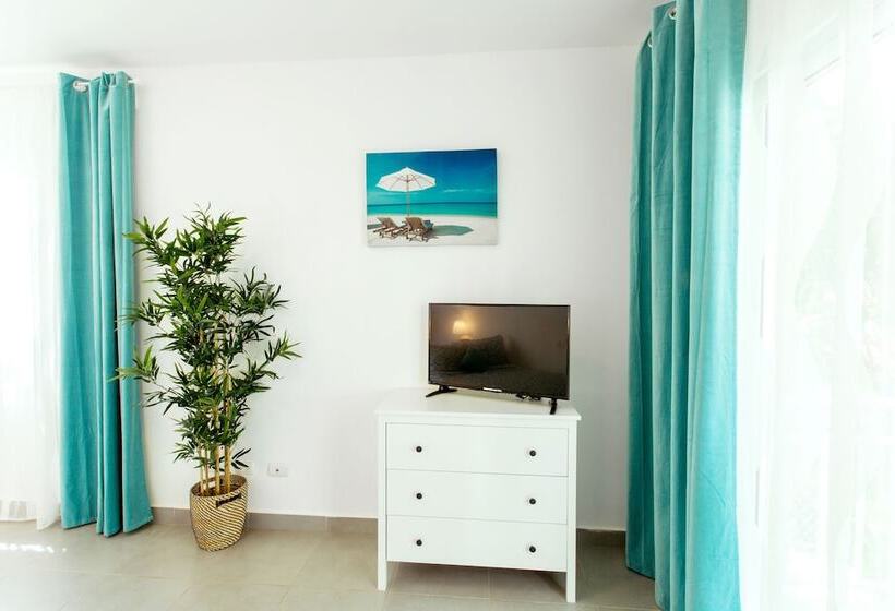 Люкс Повышенной Комфортности, Tropicana Suites Deluxe Beach Club & Pool
