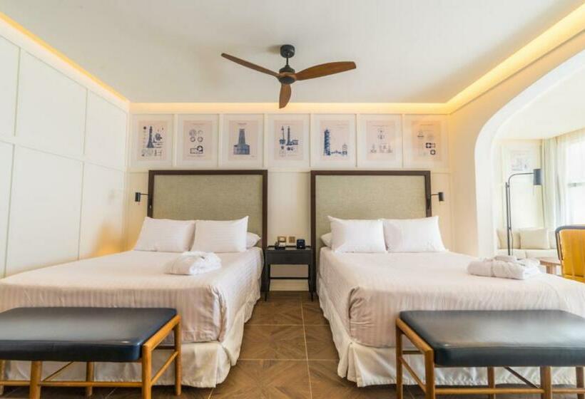 چشم‌انداز استخر سوئیت جونیور پرستیژ, Ocean El Faro Resort - All Inclusive