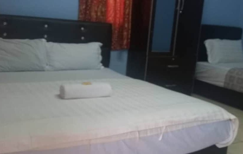 חדר משפחתי, Mawanza Motel