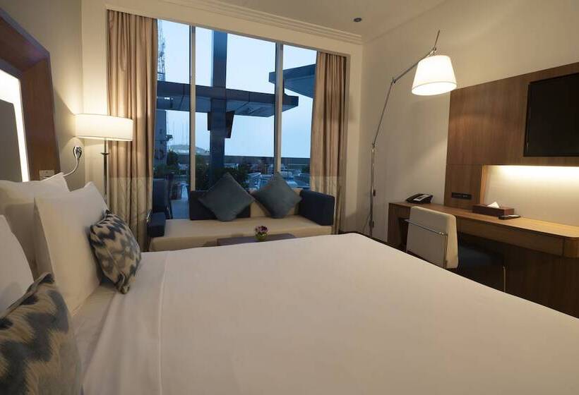 اتاق سوپریور با چشم‌انداز استخر, Novotel Jazan
