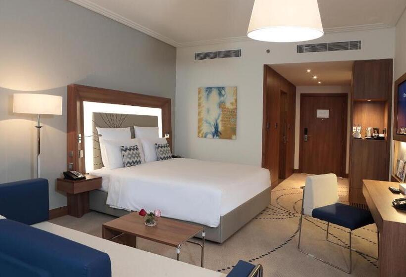 اتاق سوپریور با چشم‌انداز استخر, Novotel Jazan
