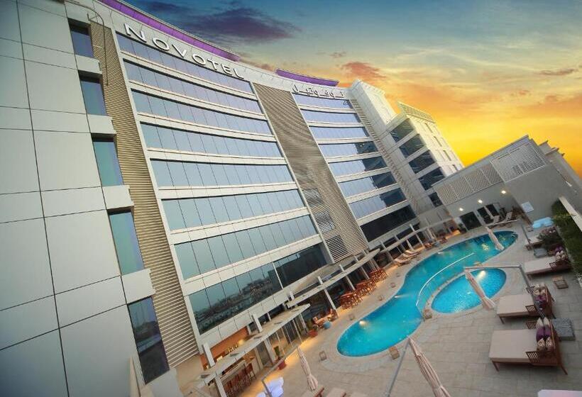 اتاق استاندارد با چشم‌انداز استخر, Novotel Jazan