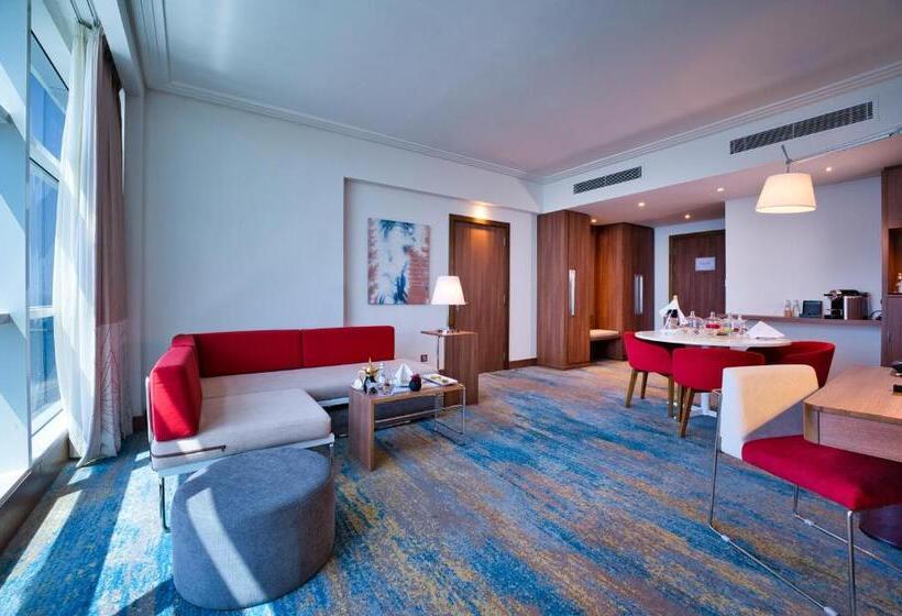 جناح سوبيريور مطل على المسبح, Novotel Jazan